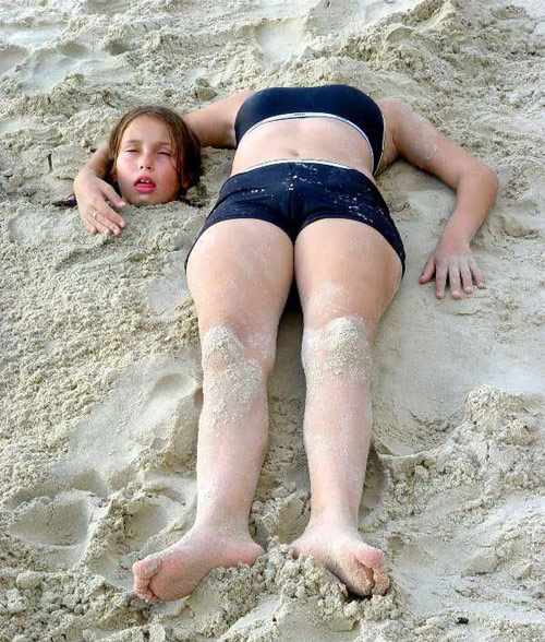 笑死人的沙滩魅影图片