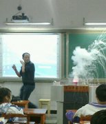 深度展示社会中各式搞笑雷人的事件。