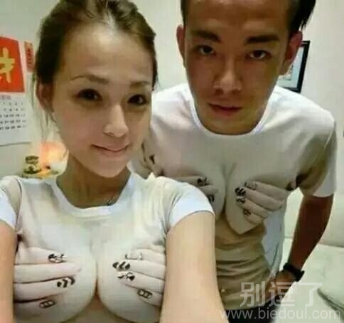 请问这款情侣T恤哪有卖？