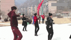 你让大妈们情何以堪 你让大妈们情何以堪