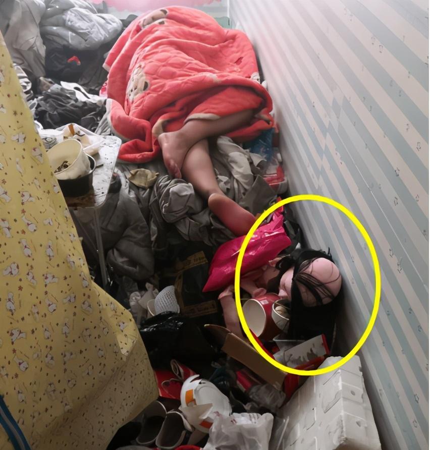 女同事约我出来,穿成这样,还这个样子,她想干什么 女同事约我出来,穿成这样,还这个样子,她想干什么