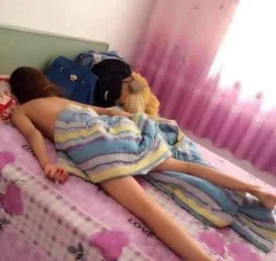 出差几天了,让儿子拍一张媳妇的照片给我,我老是感觉我被绿了! 出差几天了,让儿子拍一张媳妇的照片给我,我老是感觉我被绿了!