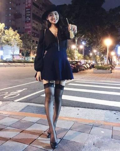 姑娘，你穿成这样是想和我玩角色扮演吗？
