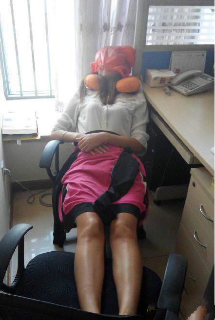 偷看女同事睡觉醉了 偷看女同事睡觉醉了