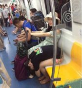 美女睡觉也得注意点啊