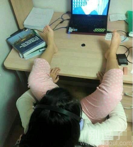 妹子注意形象