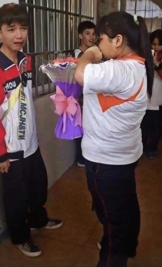 “问我爸怎么不和我小姨结婚?”孩子,你不怕被打吗?哈哈哈哈哈 “问我爸怎么不和我小姨结婚?”孩子,你不怕被打吗?哈哈哈哈哈
