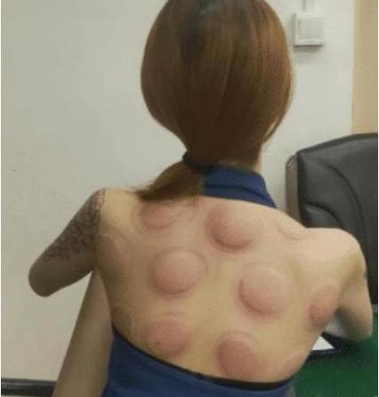 “老板娘带我去爬山,可是为啥她一直让我跟在她身后啊?”哈哈哈哈哈~ “老板娘带我去爬山,可是为啥她一直让我跟在她身后啊?”哈哈哈哈哈~