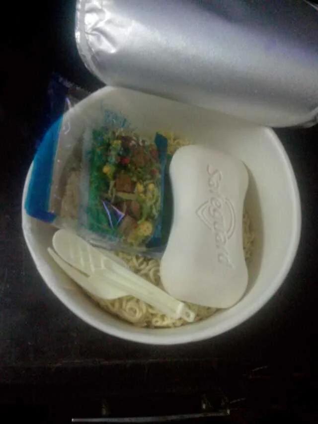 新来的美女同事还没男朋友，她给我说三角形是什么梗？