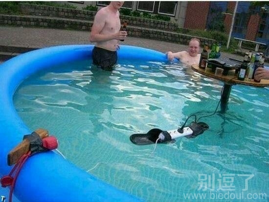 看了半天才发现那是拖鞋 看了半天才发现那是拖鞋