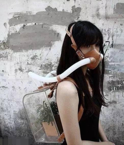 开心一刻:妹子这个口罩厉害了,什么病毒都进不去 开心一刻:妹子这个口罩厉害了,什么病毒都进不去
