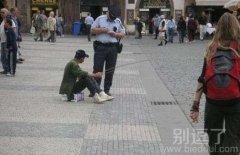 在街上钓鱼的人。。 在街上钓鱼的人。。