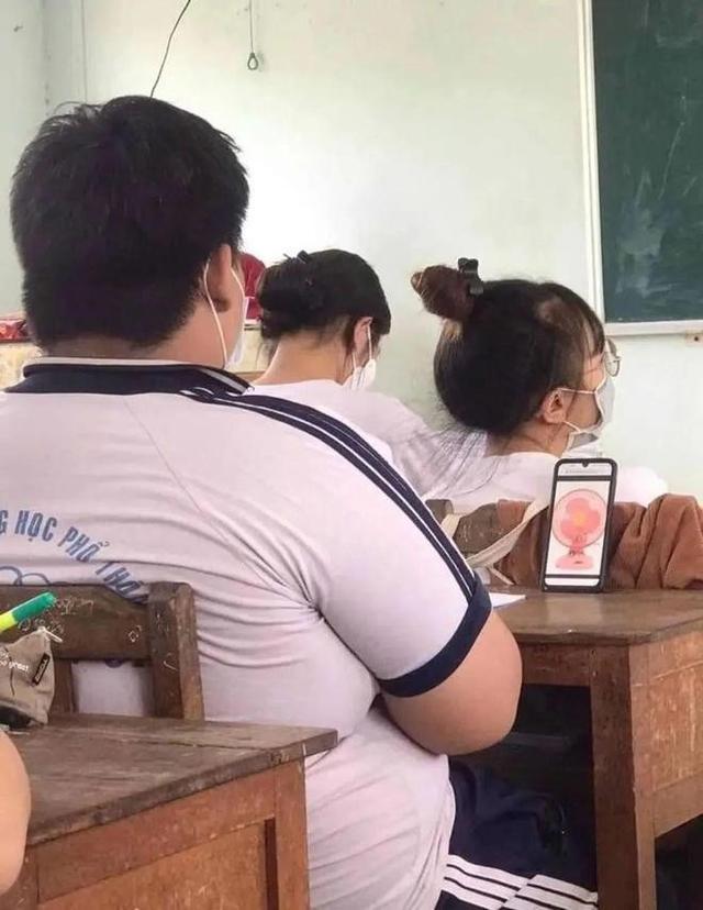 搞笑囧图:住高层睡觉要拉窗帘的原因,结个婚犹如渡劫 搞笑囧图:住高层睡觉要拉窗帘的原因,结个婚犹如渡劫