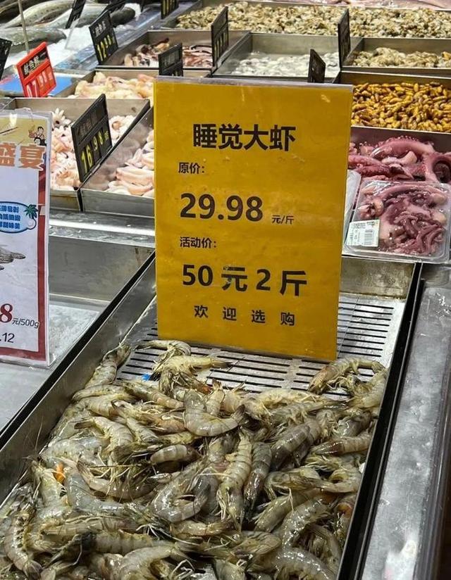 搞笑囧图:住高层睡觉要拉窗帘的原因,结个婚犹如渡劫 搞笑囧图:住高层睡觉要拉窗帘的原因,结个婚犹如渡劫