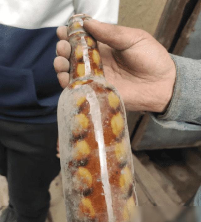 老家旧房子打扫出来的瓶子,可不可以换一套房?哈哈哈要海景房! 老家旧房子打扫出来的瓶子,可不可以换一套房?哈哈哈要海景房!