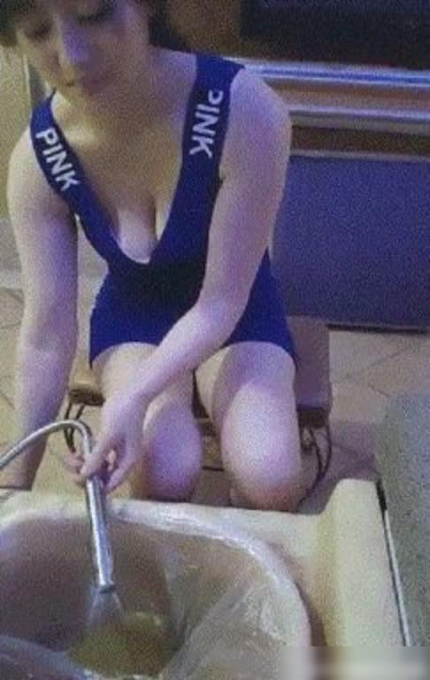 我能死心塌地的和我老板干,因为我们老板没事就带我出来见世面! 我能死心塌地的和我老板干,因为我们老板没事就带我出来见世面!