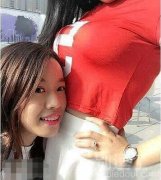 美女到底听到了什么？
