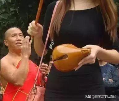 现在的衣服太奇怪了,妹子穿成这样还好意思出门?太尴尬了吧 现在的衣服太奇怪了,妹子穿成这样还好意思出门?太尴尬了吧