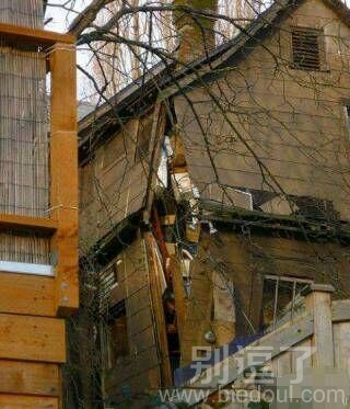 是有多少东西，房子都撑裂了