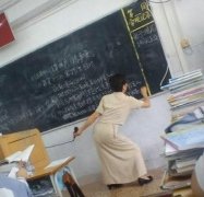 老师你的姿势好有难度呀！