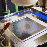 原来瓷碗的印花是这么印上去的！