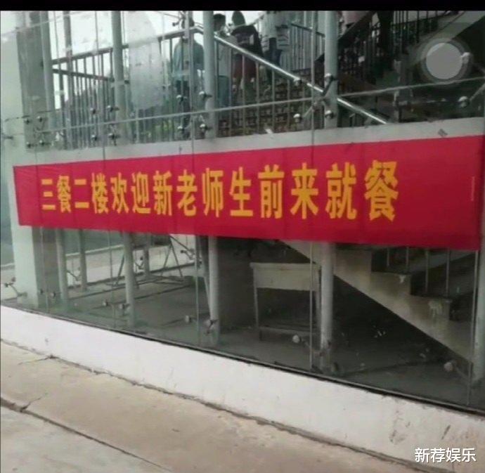 “今天插秧抓到的牛蛙,哎呀妈呀,真香!”哈哈哈~大哥你还活着吗?! “今天插秧抓到的牛蛙,哎呀妈呀,真香!”哈哈哈~大哥你还活着吗?!
