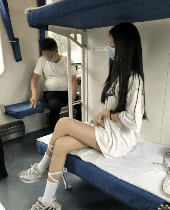 “坐车遇到一个美女,怎么做才可以撩到她?”兄弟坐稳了,哈哈哈 “坐车遇到一个美女,怎么做才可以撩到她?”兄弟坐稳了,哈哈哈