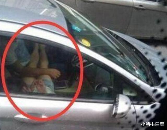 “妹子,别在卧室里乱发自拍了,身后的东西被人看见多尴尬啊”哈哈哈哈 “妹子,别在卧室里乱发自拍了,身后的东西被人看见多尴尬啊”哈哈哈哈