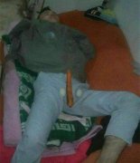 这骚年睡的毫无防备