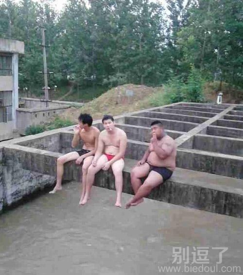 看看大哥的温泉啊。 看看大哥的温泉啊。