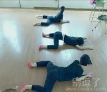 中间的妹纸啥情况 中间的妹纸啥情况