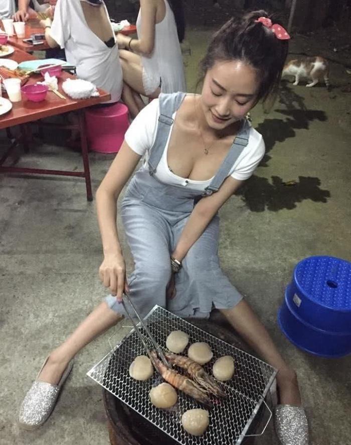 美女，你可长点心吧，电动车是这么坐的吗哈哈哈