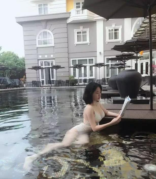 “偶遇送外卖的妹子,看装备没猜错的话,又是来体验生活的吧...” “偶遇送外卖的妹子,看装备没猜错的话,又是来体验生活的吧...”