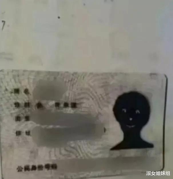 “从女朋友的包里发现这个,是干什么用的?哈哈哈哈...” “从女朋友的包里发现这个,是干什么用的?哈哈哈哈...”