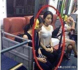 现在的妹子在公众场合也太敢穿了,你看得小哥我都不好意思了 现在的妹子在公众场合也太敢穿了,你看得小哥我都不好意思了