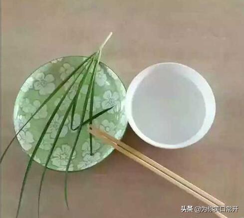 现在的妹子在公众场合也太敢穿了,你看得小哥我都不好意思了 现在的妹子在公众场合也太敢穿了,你看得小哥我都不好意思了