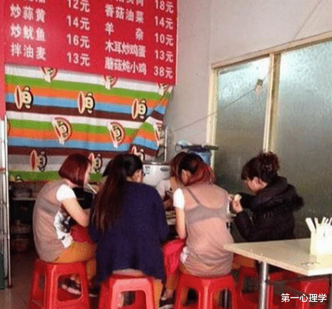 本想放生你,结果被反咬一口,看着都疼,哈哈哈哈哈哈 本想放生你,结果被反咬一口,看着都疼,哈哈哈哈哈哈