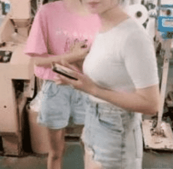 “老婆出差回来以后就成这样了，她是不是有事瞒着我？”哈哈哈哈，又被绿了？