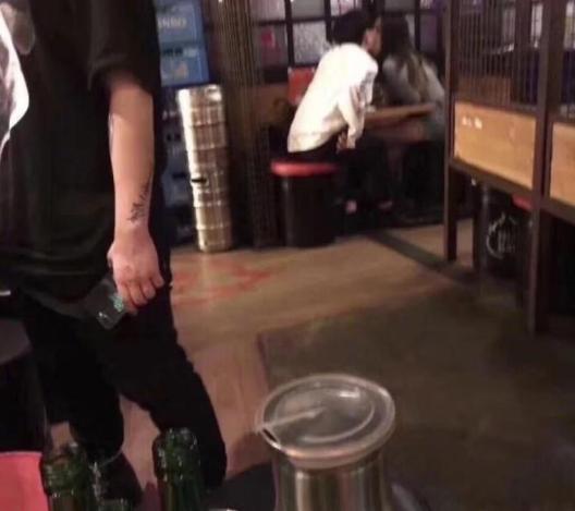 “男友带我和我闺蜜吃饭,我上厕所回来看到他们把我绿了...”哈哈哈哈! “男友带我和我闺蜜吃饭,我上厕所回来看到他们把我绿了...”哈哈哈哈!