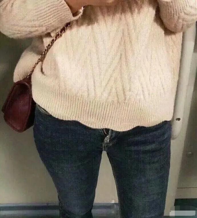 “女朋友买的快递,看这形状,大家猜猜里面装的是什么吧”哈哈哈哈哈 “女朋友买的快递,看这形状,大家猜猜里面装的是什么吧”哈哈哈哈哈