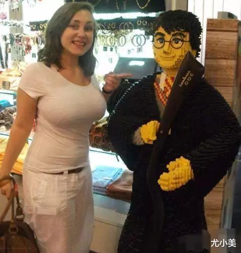 搞笑gif:大哥,你这样玩,小心被拉黑 搞笑gif:大哥,你这样玩,小心被拉黑