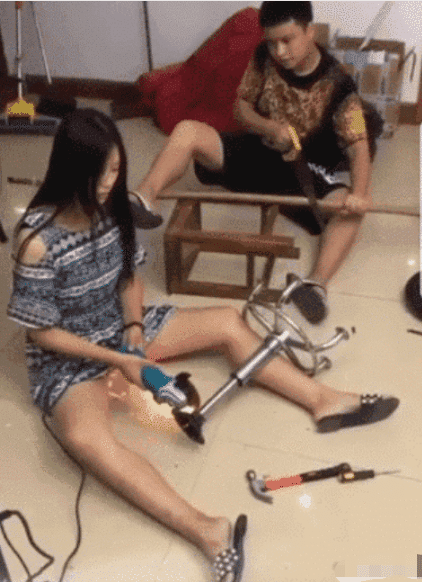 “嫂子干活的时候真漂亮,就是不知道烫不烫,员工都懵了”,哈哈哈哈! “嫂子干活的时候真漂亮,就是不知道烫不烫,员工都懵了”,哈哈哈哈!