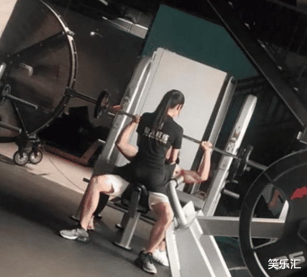 “2000元请的女私教,每天这样教我不亏吧?”赚大了,哈哈哈 “2000元请的女私教,每天这样教我不亏吧?”赚大了,哈哈哈