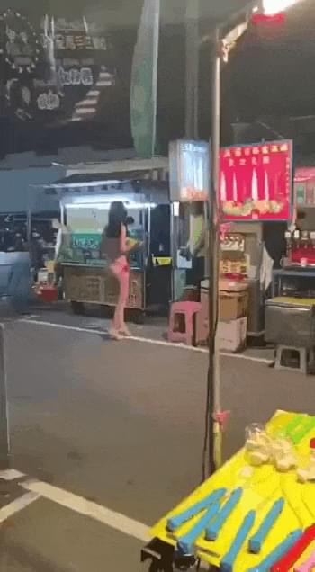 老板娘,你穿成这样,不去光顾下你的生意实在说不过去 老板娘,你穿成这样,不去光顾下你的生意实在说不过去