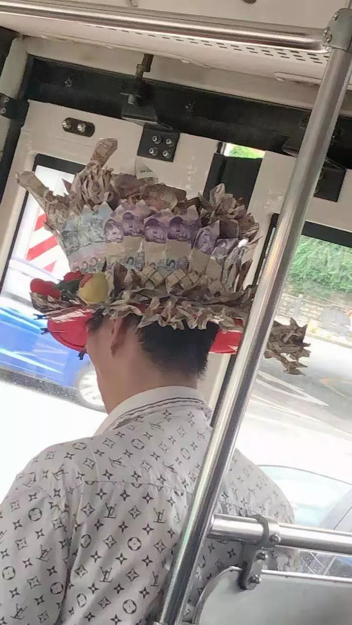 别什么都晒到朋友圈!哈哈哈哈哈笑出猪叫 别什么都晒到朋友圈!哈哈哈哈哈笑出猪叫