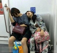 妹子睡的好熟啊。 妹子睡的好熟啊。