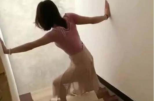 “亲姐弟这种行为正常吗?”感觉哪里不太对劲啊!哇哈哈哈哈哈~ “亲姐弟这种行为正常吗?”感觉哪里不太对劲啊!哇哈哈哈哈哈~