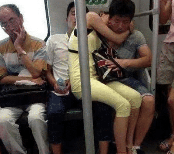 “每次和女朋友亲热前,她都会让我喝几瓶可乐,这是为什么?”哈哈哈哈哈... “每次和女朋友亲热前,她都会让我喝几瓶可乐,这是为什么?”哈哈哈哈哈...