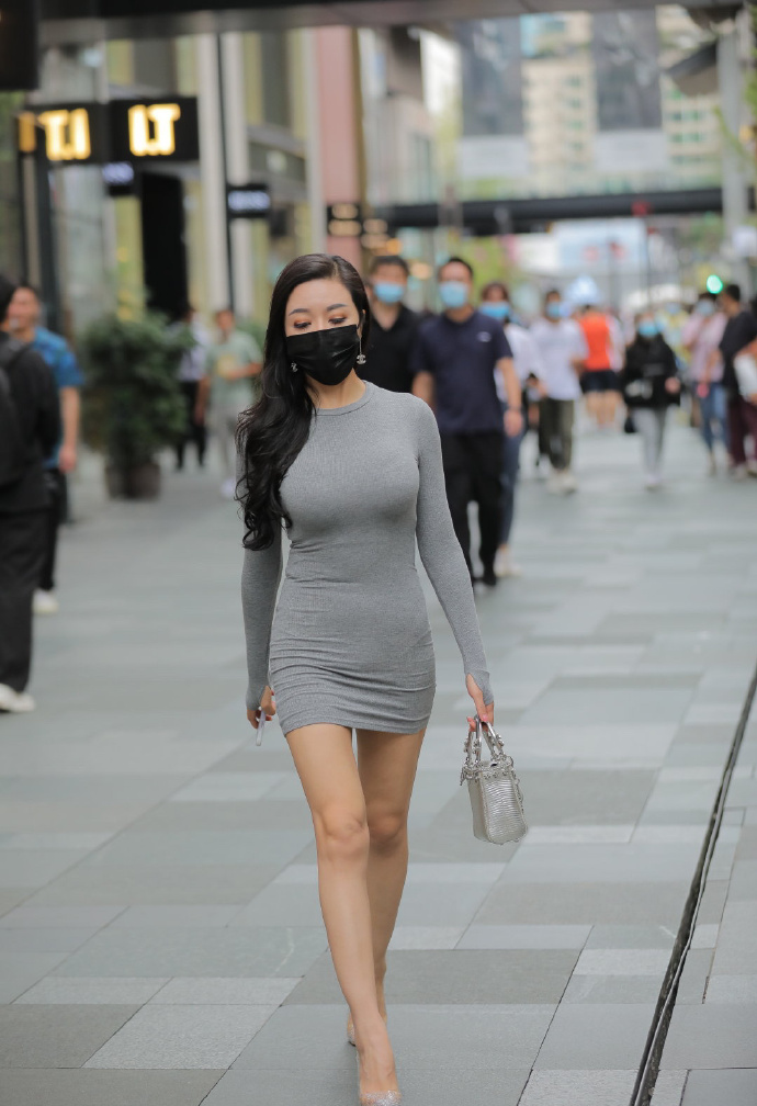 “如果你是按摩师,你看到这样的身材会怎么想?”哇哈哈哈...太刺激了~ “如果你是按摩师,你看到这样的身材会怎么想?”哇哈哈哈...太刺激了~