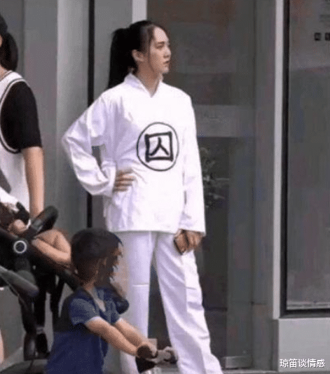 “媳妇穿汉服约我去逛街,看到她的打扮,我差点崩了!”哇哈哈哈~ “媳妇穿汉服约我去逛街,看到她的打扮,我差点崩了!”哇哈哈哈~